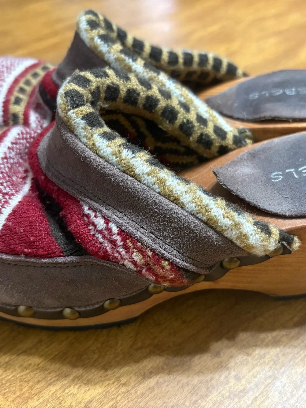 Women’s rebels red sweater pattern clogs size 6